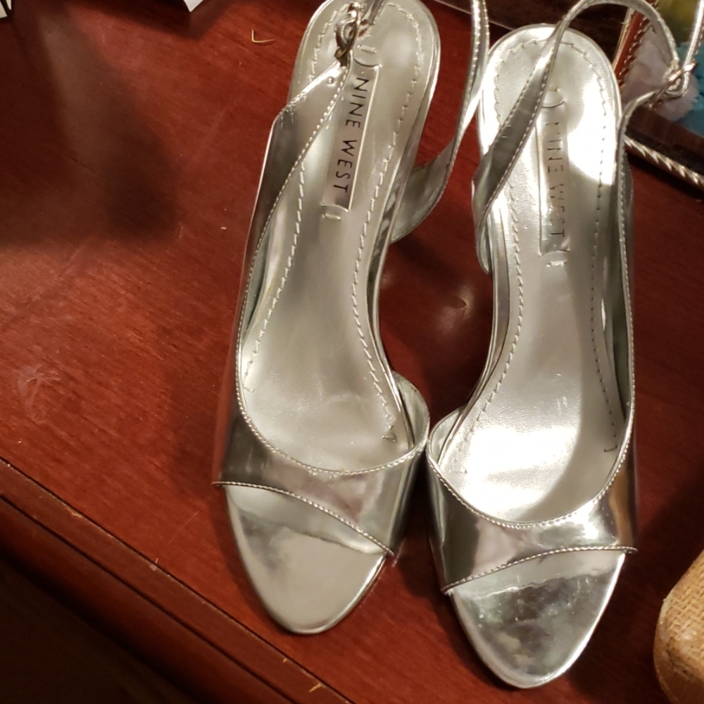 Shoes - Picture 5 of 6